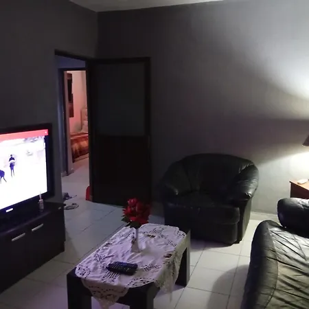 Just Chek-inn, 2 Bedroom Flat * Tirana