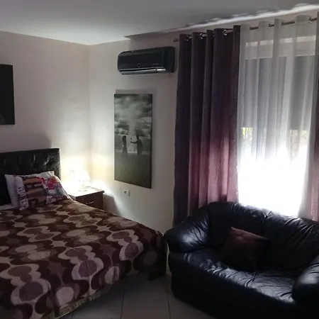 Just Chek-inn, 2 Bedroom Flat Apartment *